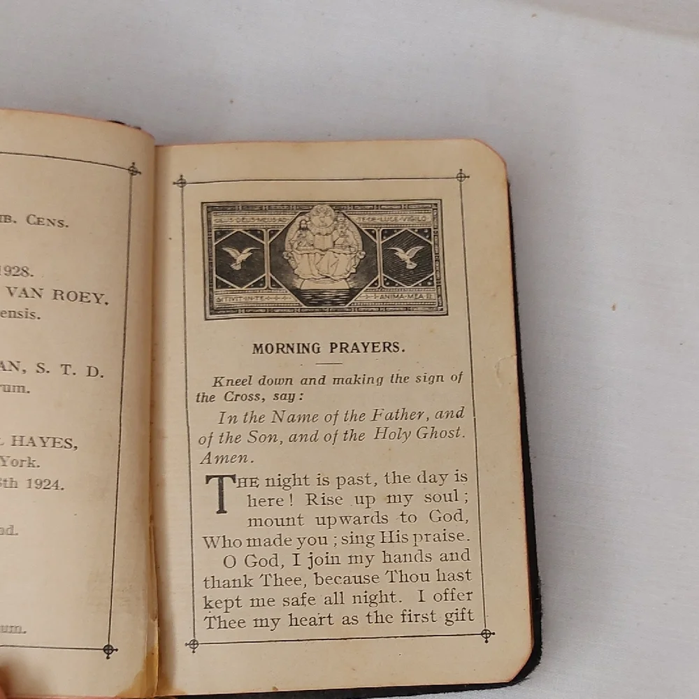 The Little Key of Heaven Prayer Book - Picture 7 of 8